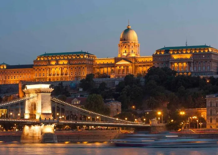 Bright Top Floor Near Downtown Lejlighed Budapest