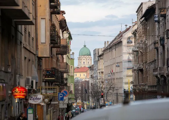 Lejlighed Bright Top Floor Near Downtown *