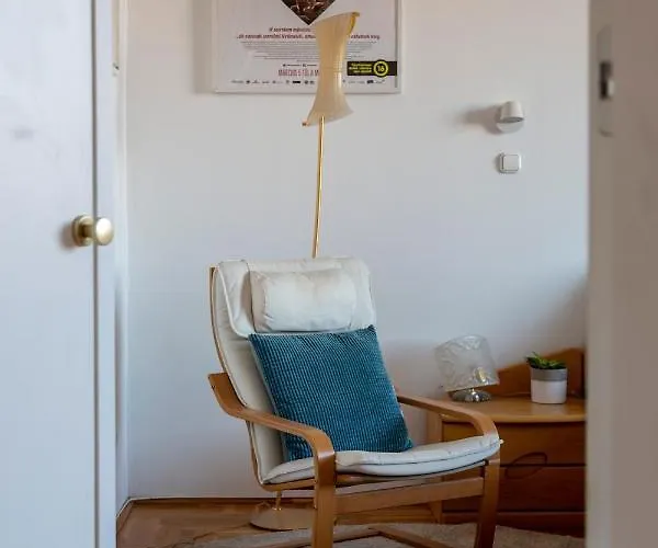 Lejlighed Bright Top Floor Near Downtown