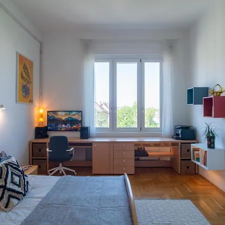 Appartement Bright Top Floor Near Downtown Boedapest
