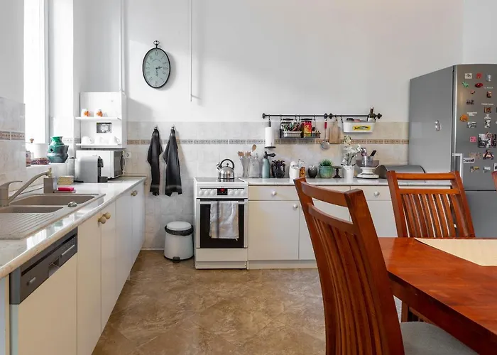 Bright Top Floor Near Downtown Apartamento Budapest