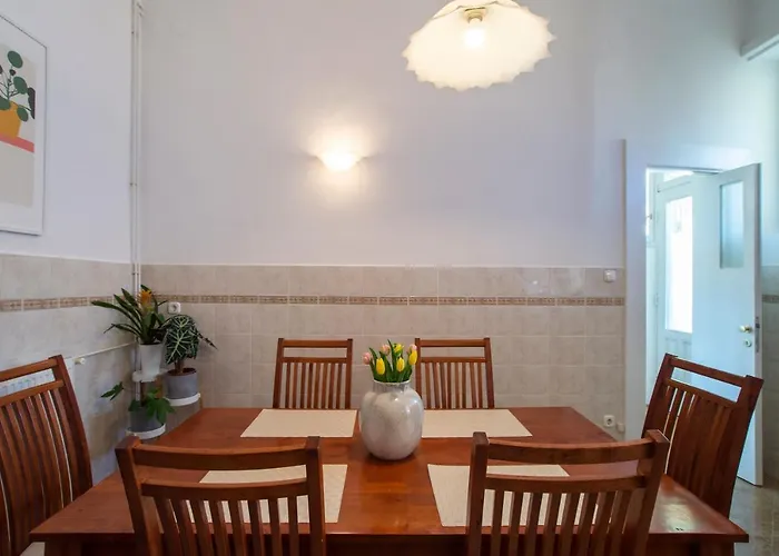 Bright Top Floor Near Downtown 公寓 *