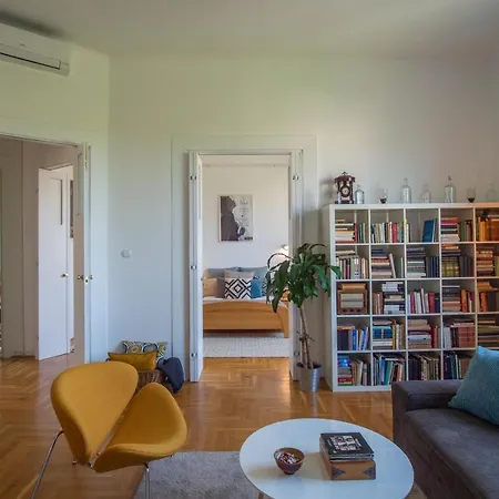 Bright Top Floor Near Downtown * Budapesta